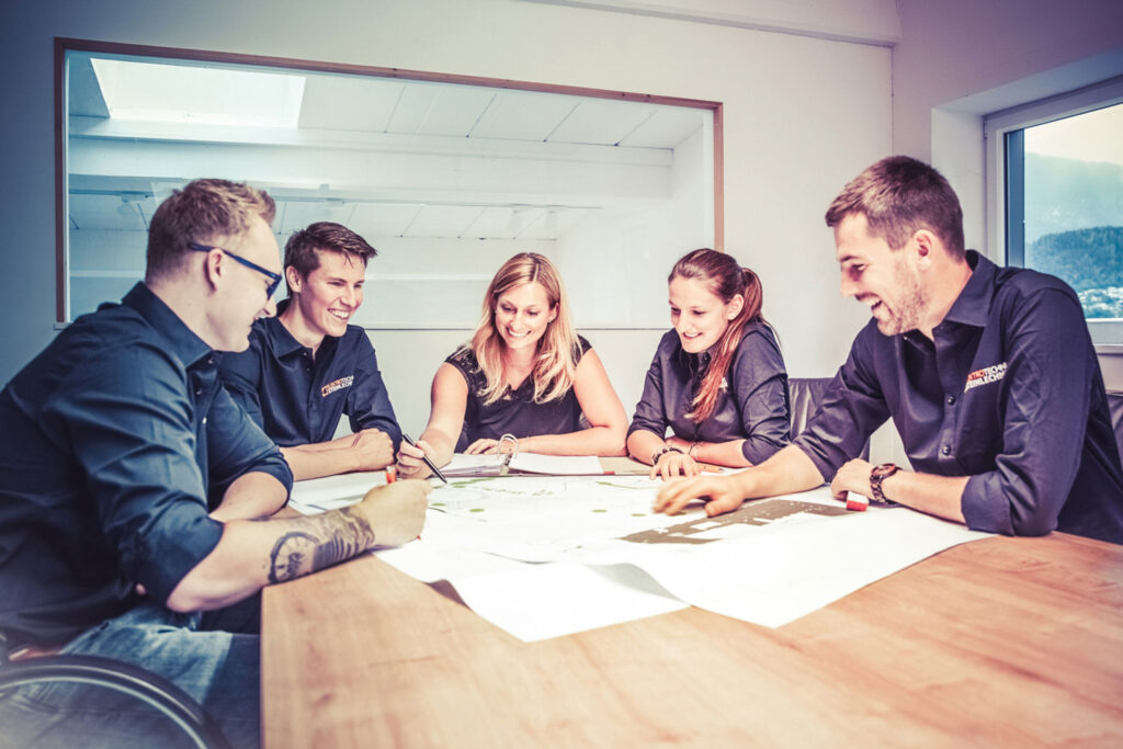 Team bei einem kreativen Meeting.